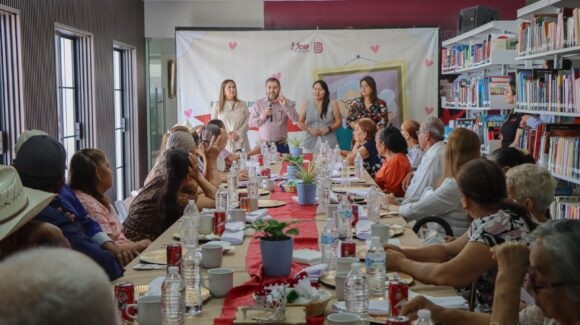 José Paz López convive con adultos mayores de Badiraguato y refrenda compromiso por su bienestar