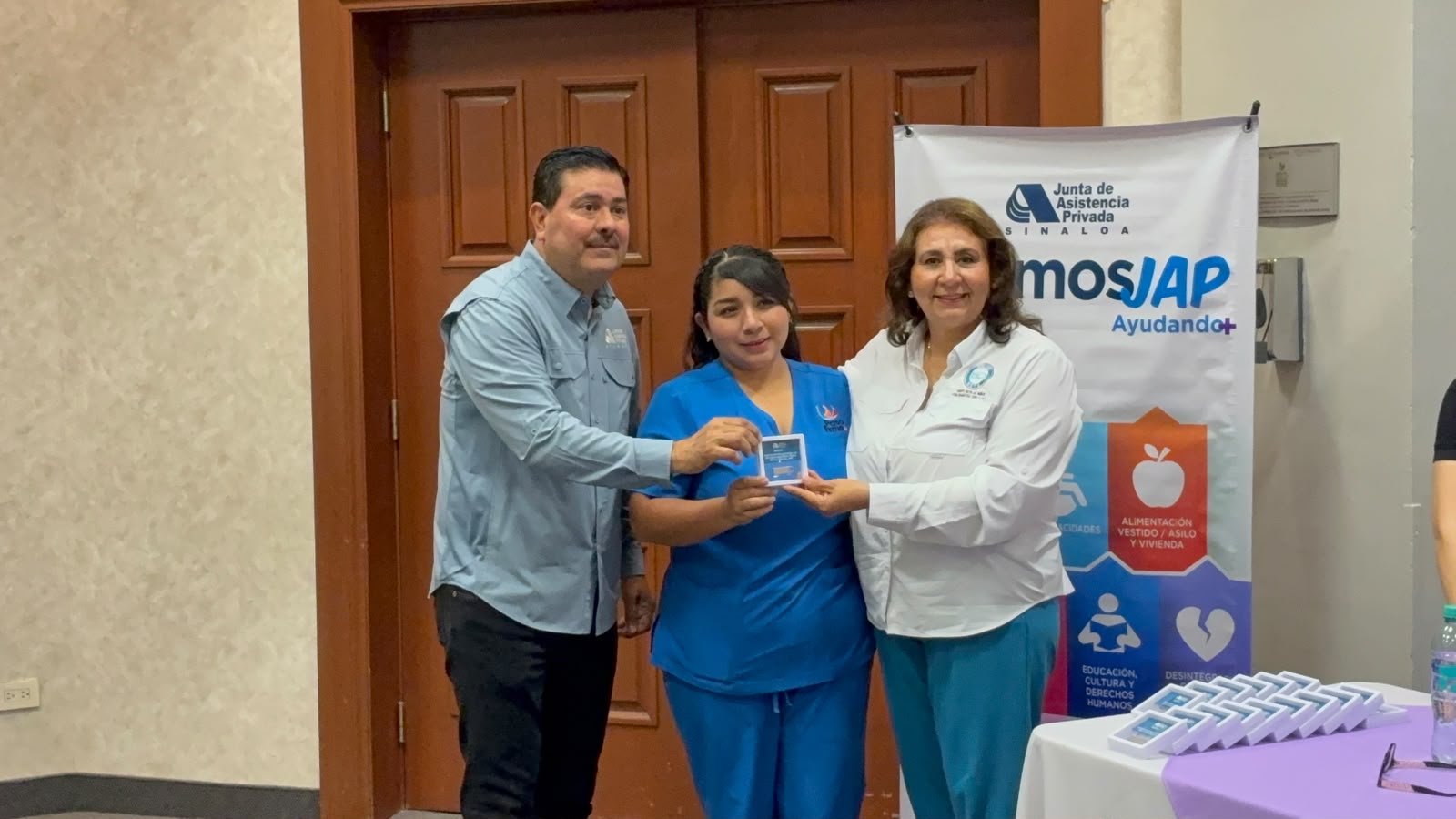 Entregan JAP videos institucionales a organismos de asistencia privada en el norte de Sinaloa