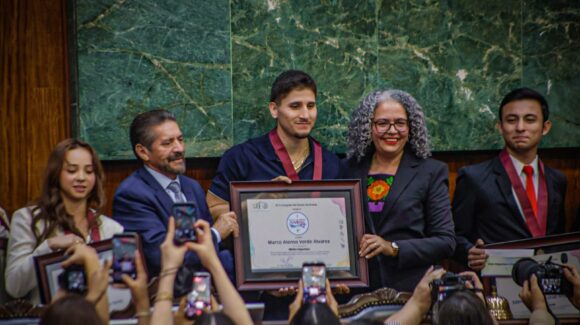 Marco Verde recibe el Premio al Mérito Juvenil 2026 en Sinaloa