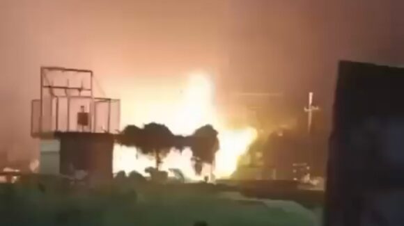 Explota cableado de una estación de la CFE en la zona del Rastro de Guasave, Sinaloa