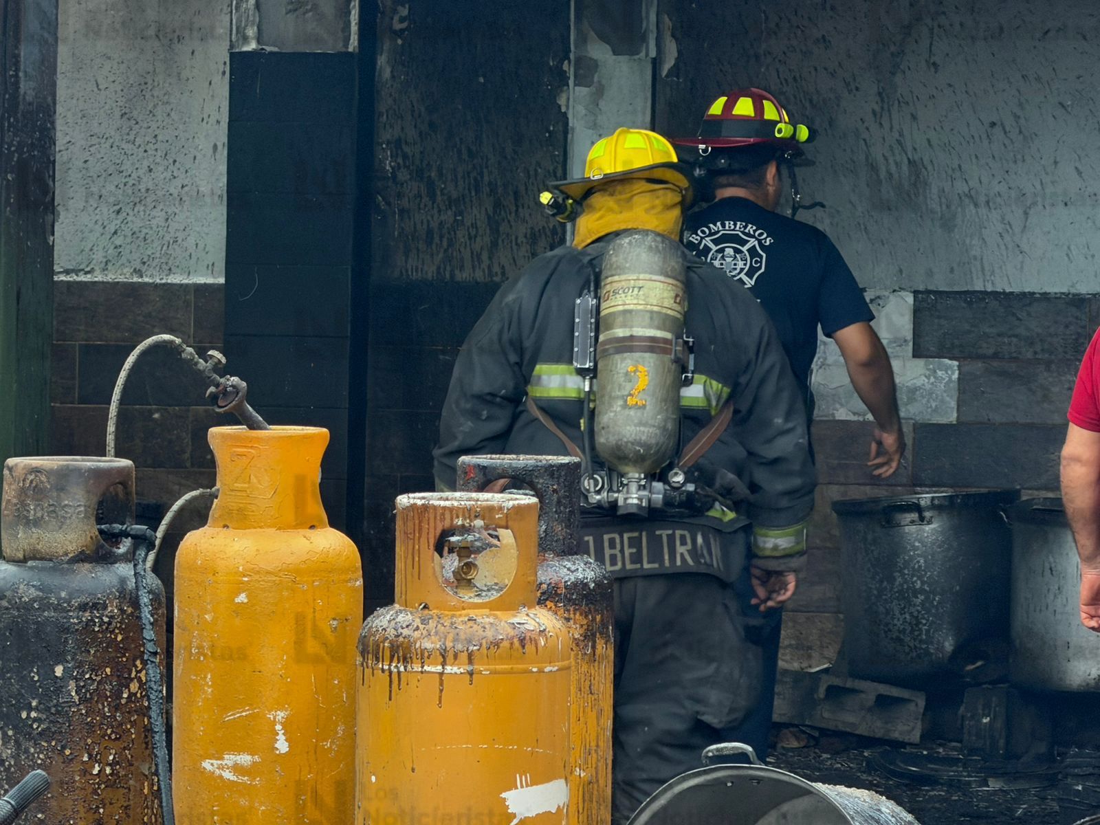 Explosión de cilindros de gas en la sindicatura de Aguaruto