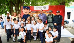En Cosalá, Sinaloa, estudiantes aprenden a quién acudir ante una emergencia