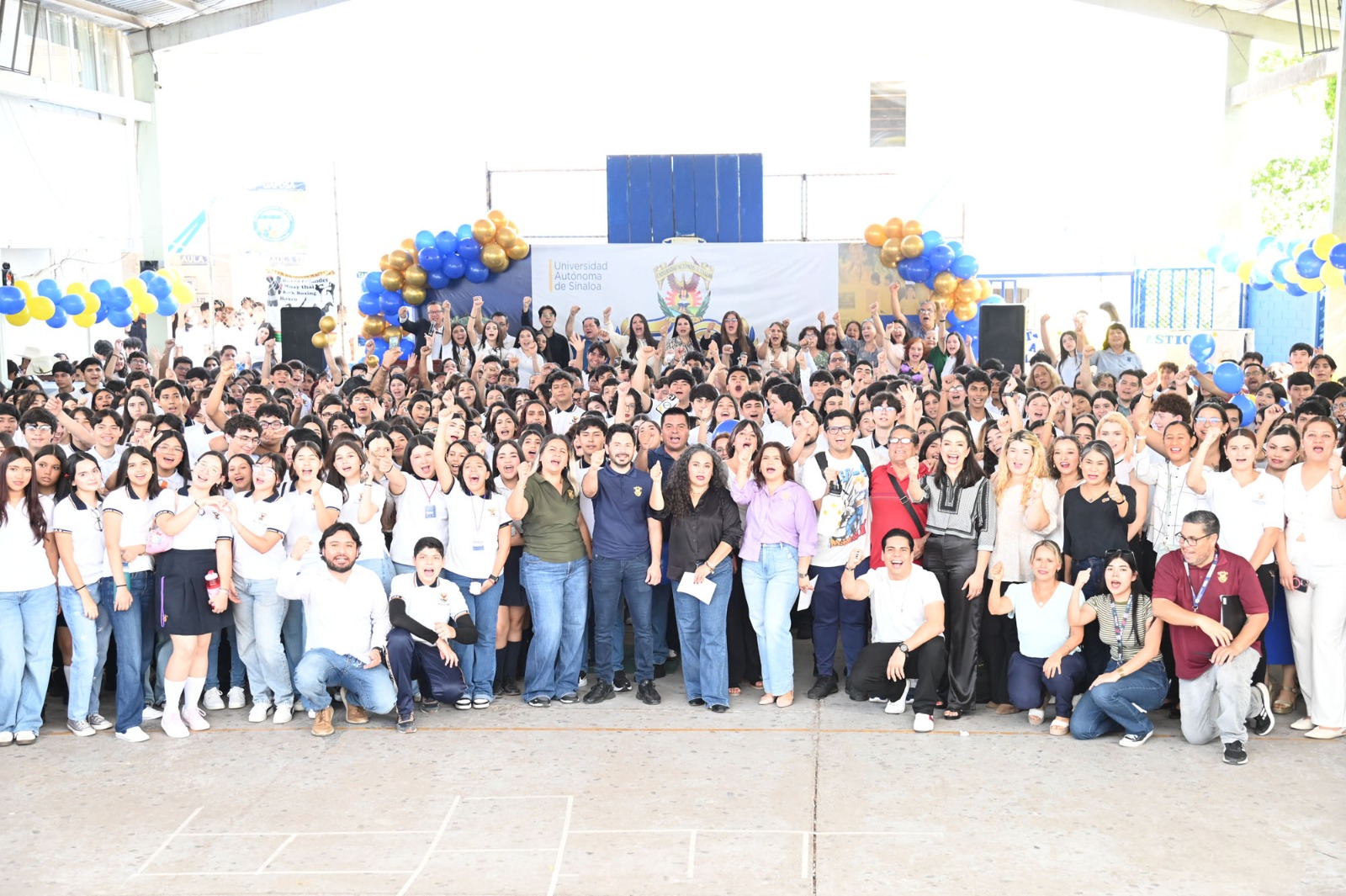 Festejo por el aniversario de la prepa Allende de la UAS