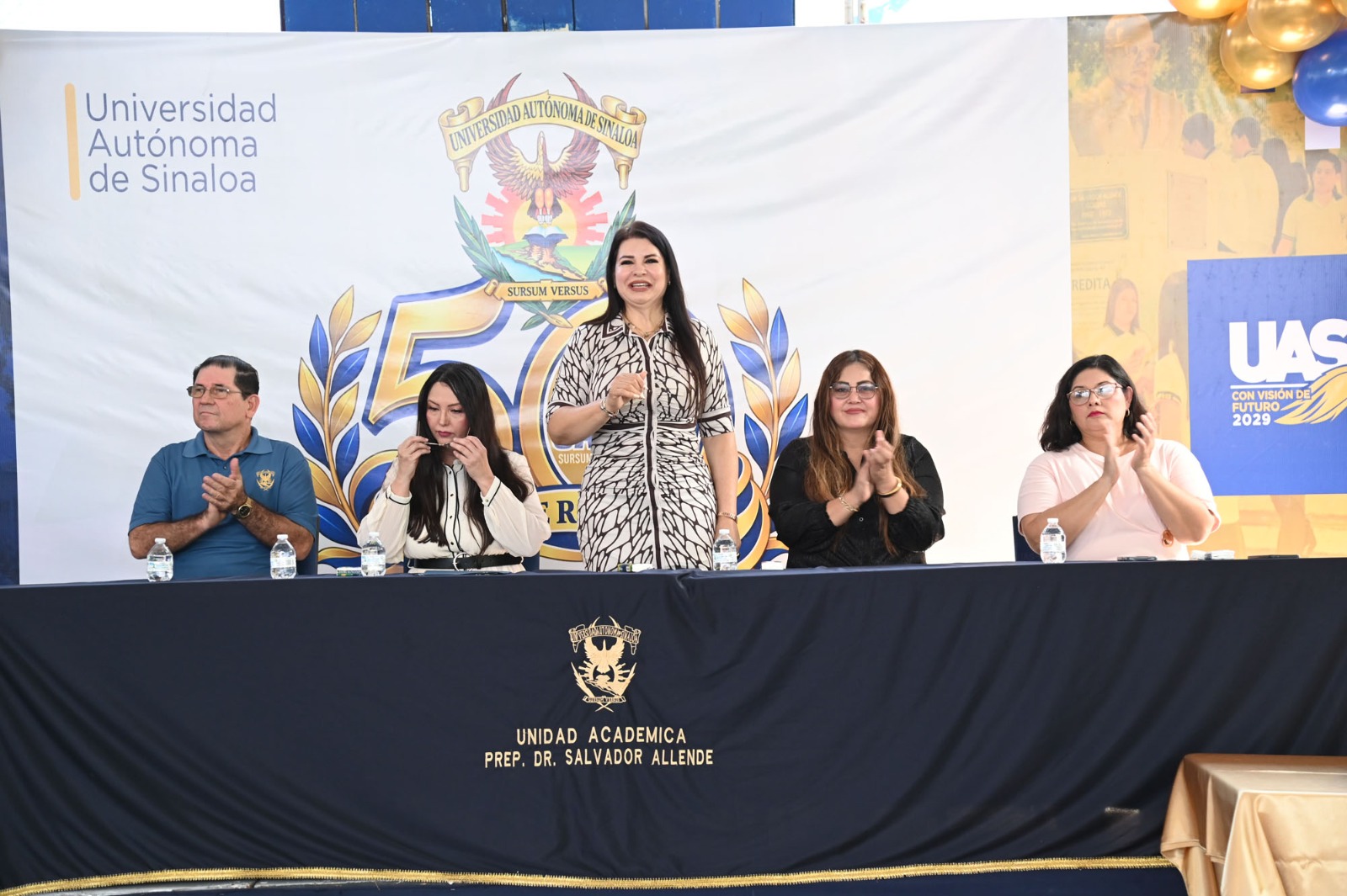 Festejo por el aniversario de la prepa Allende de la UAS