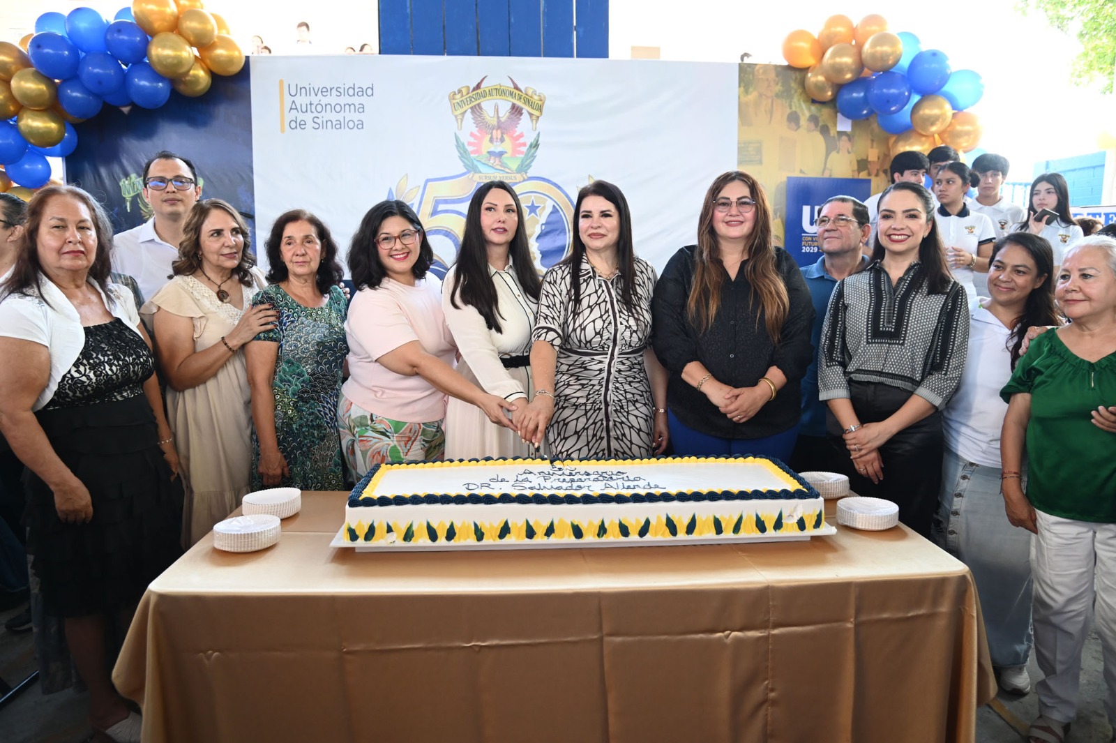 Festejo por el aniversario de la prepa Allende de la UAS