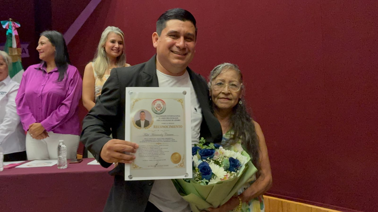 Fidel Hernández recibe reconocimiento de la Comisión Internacional de Derechos Humanos por la Igualdad de Género