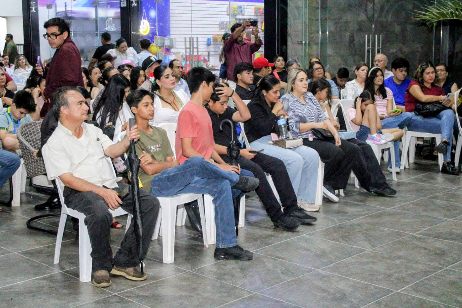Fiesta mexicana de Hersa en Plaza Árcangel de Mazatlán
