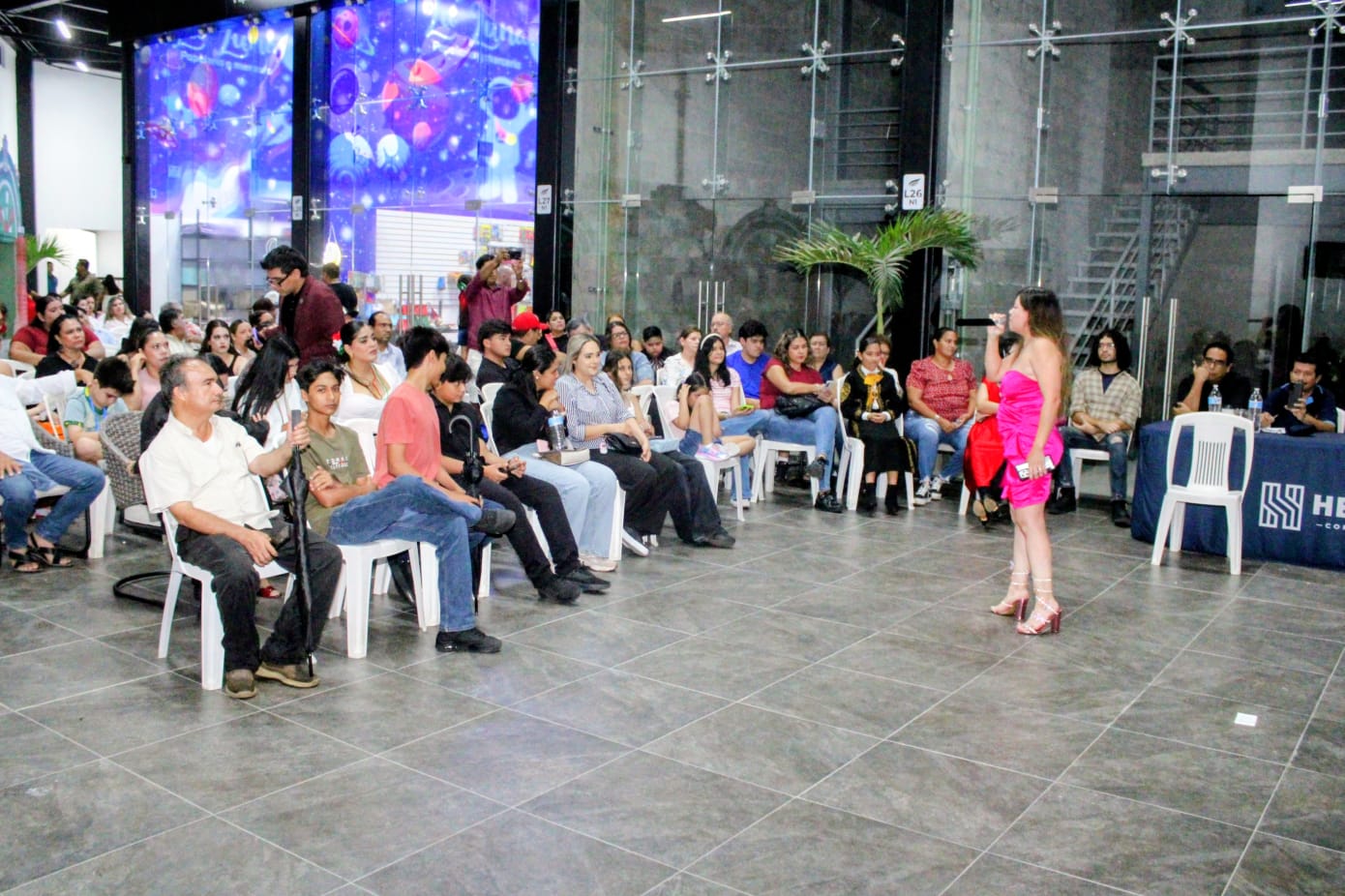 Fiesta mexicana de Hersa en Plaza Árcangel de Mazatlán