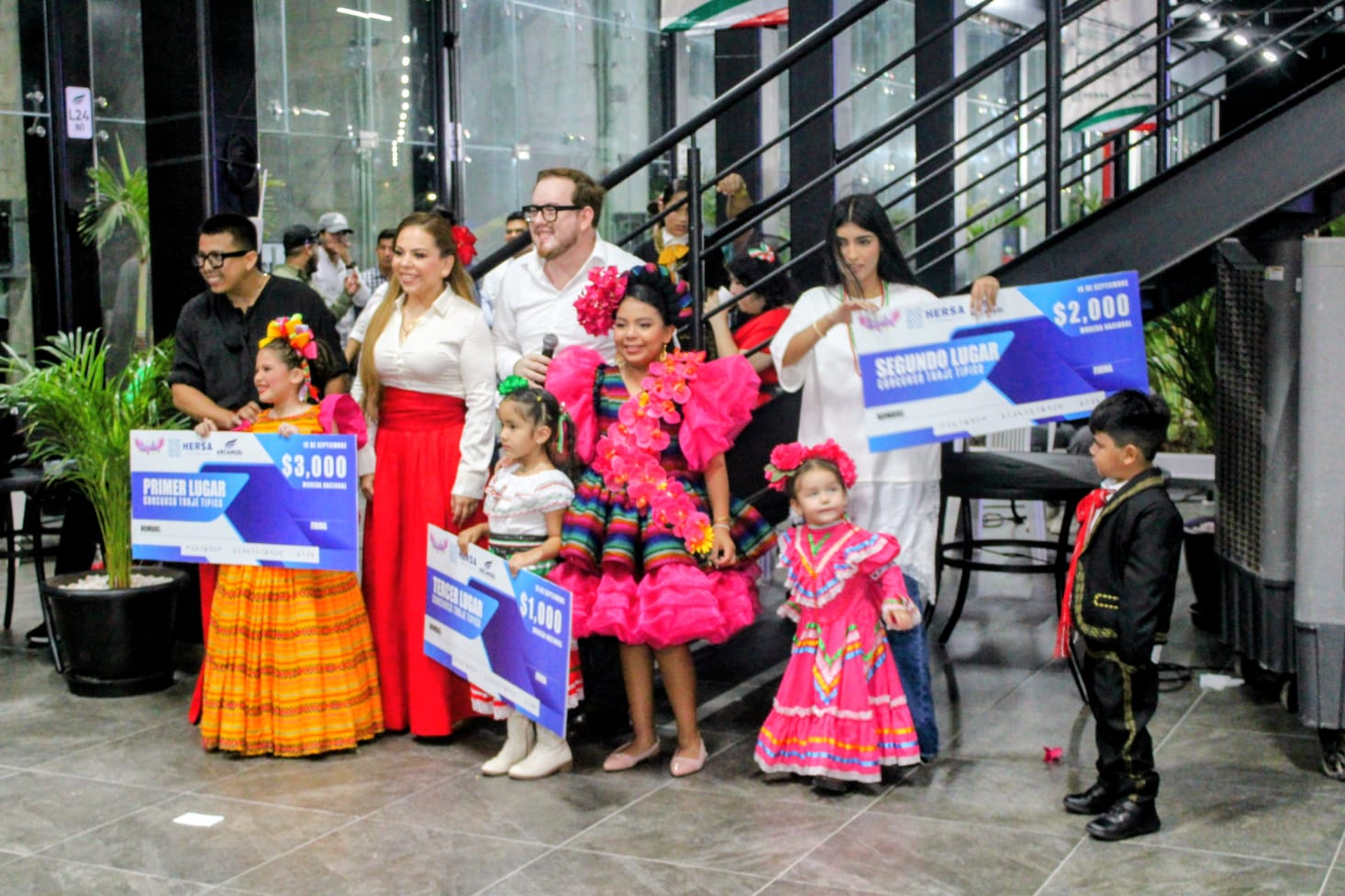 Fiesta mexicana de Hersa en Plaza Árcangel de Mazatlán