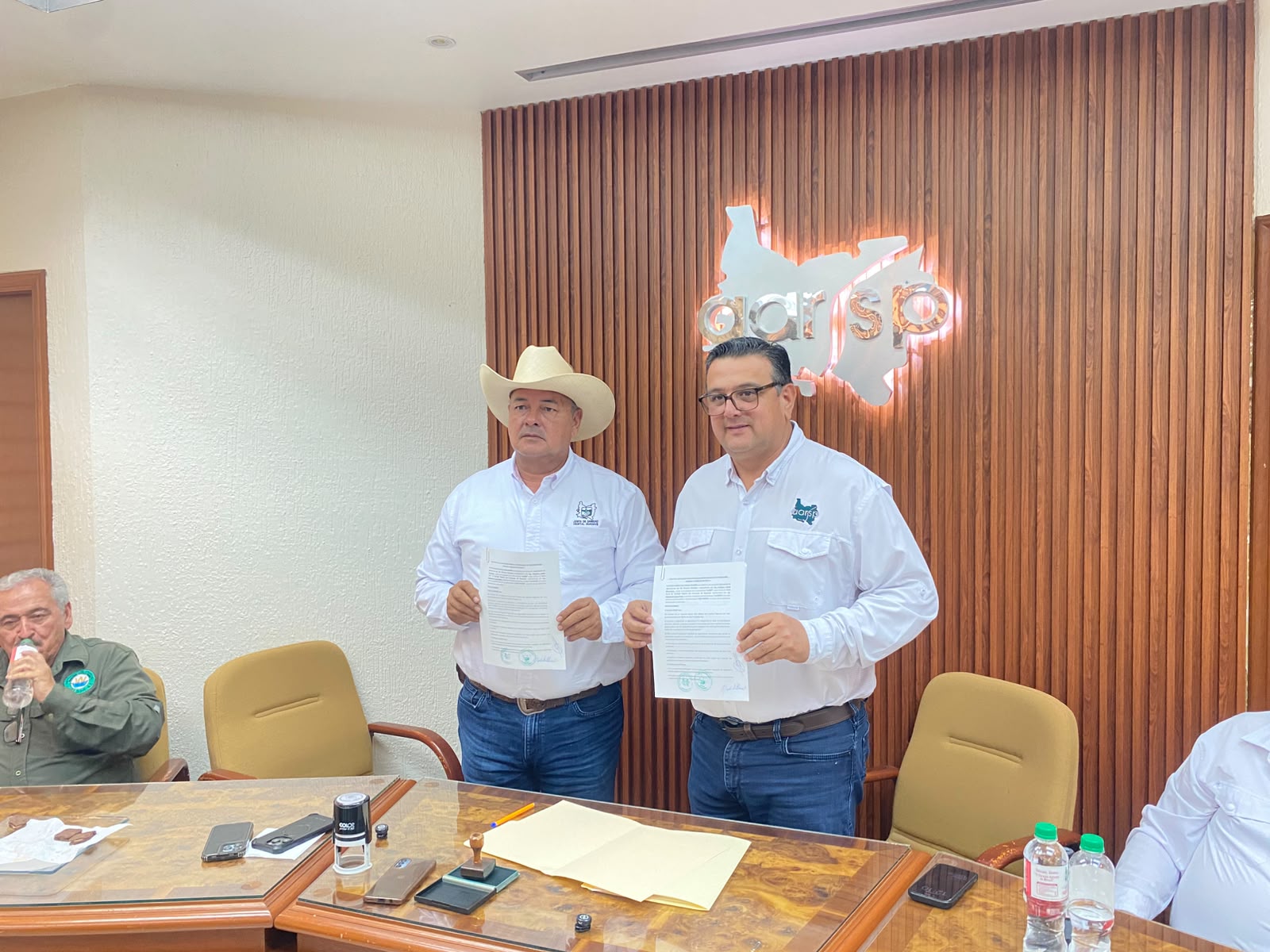 Firma del convenio entre la AARSP y la Junta Local de Sanidad Vegetal en Guasave