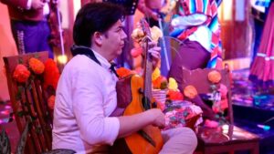 flor de tres raices llena el cma de mazatlan guitarra