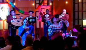 ‘Flor de Tres Raíces’ llena el CMA de Mazatlán, Sinaloa de música, nostalgia y grandes voces mexicanas