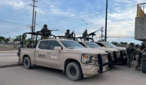 Fuerza de Reacción recorre Mazatlán, Sinaloa, y aplica 18 multas durante operativo preventivo