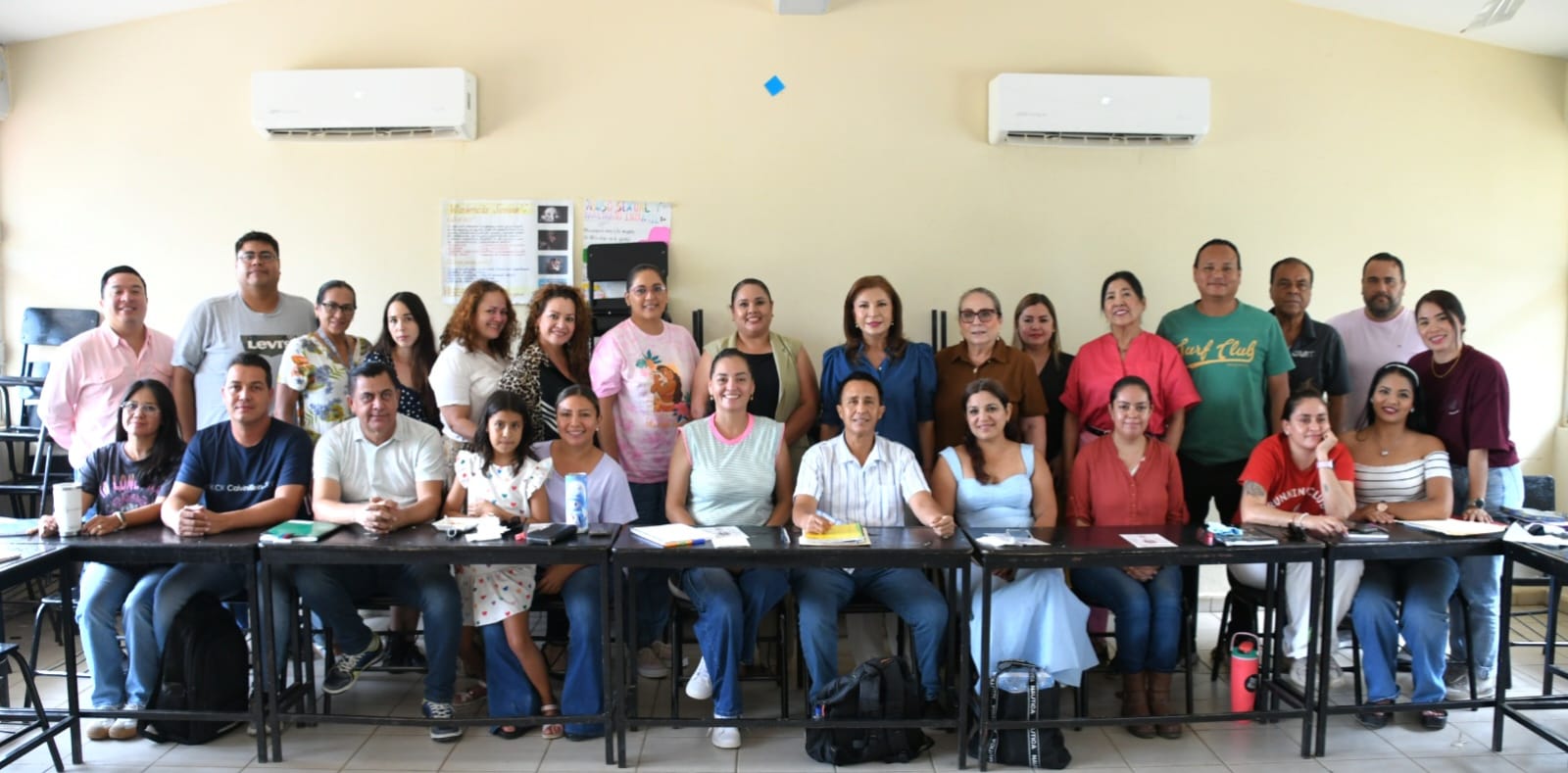 Gloria Himelda Félix en el primero Consejo Técnico Escolar en Mazatlán