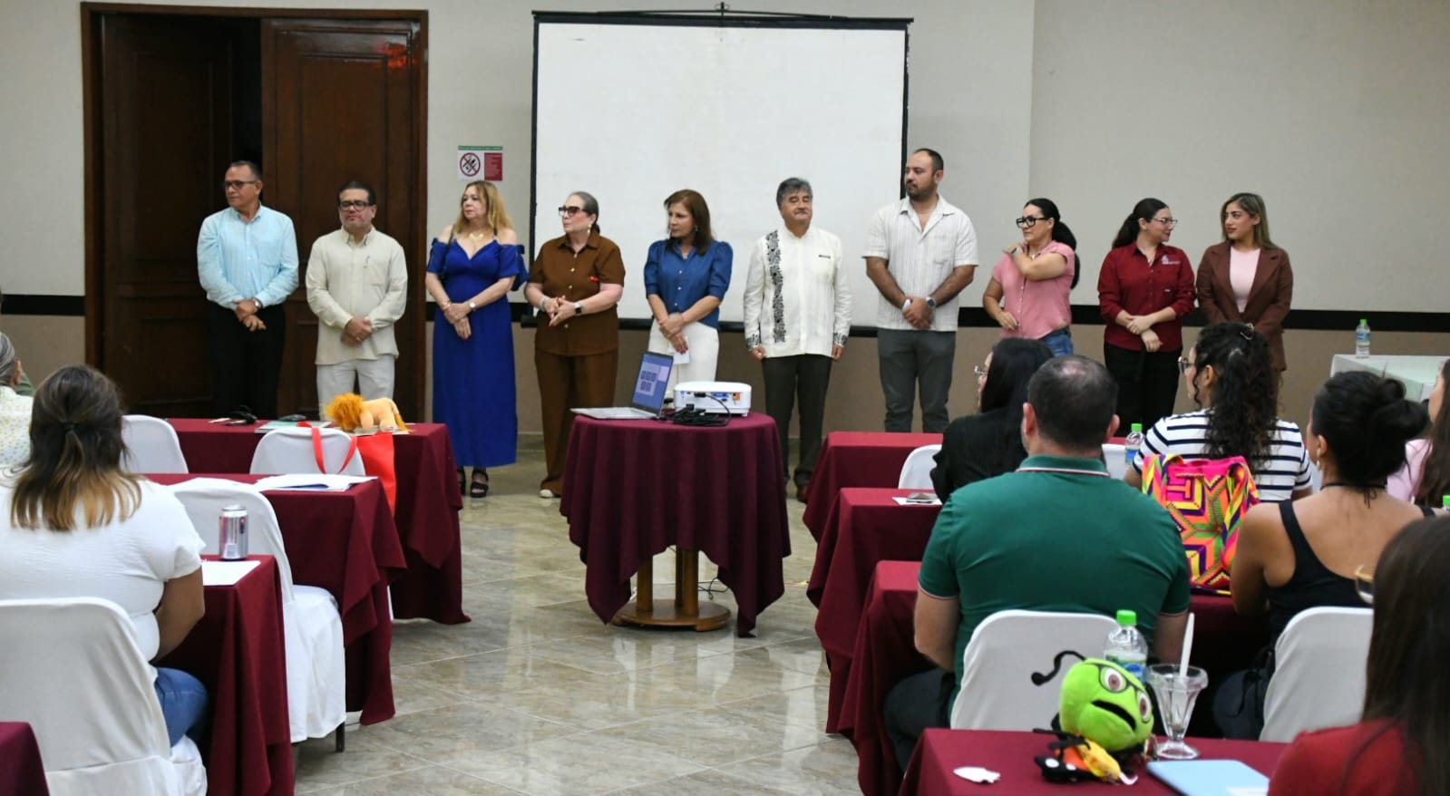 Gloria Himelda Félix en el primero Consejo Técnico Escolar en Mazatlán