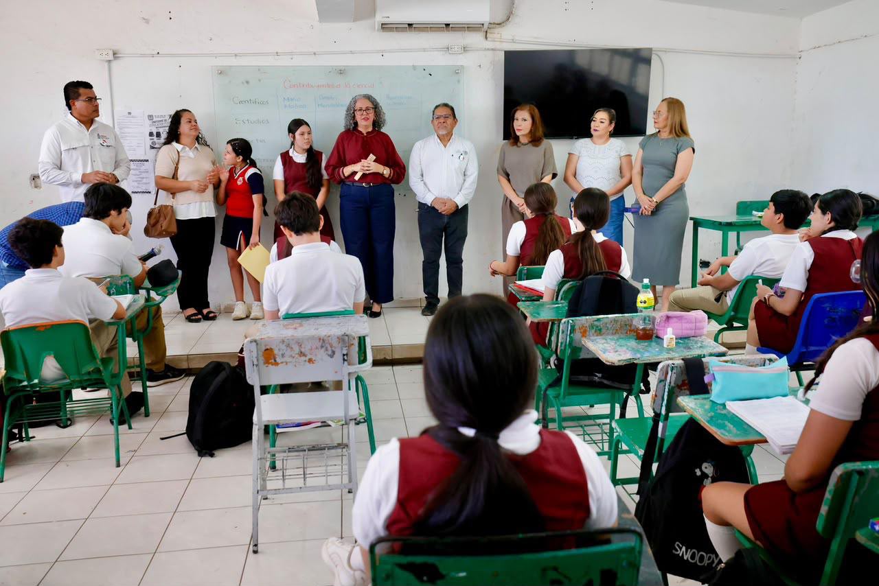 Graciela Domínguez visita secundaria Severiano Medina Moreno en Culiacán y anuncia rehabilitación