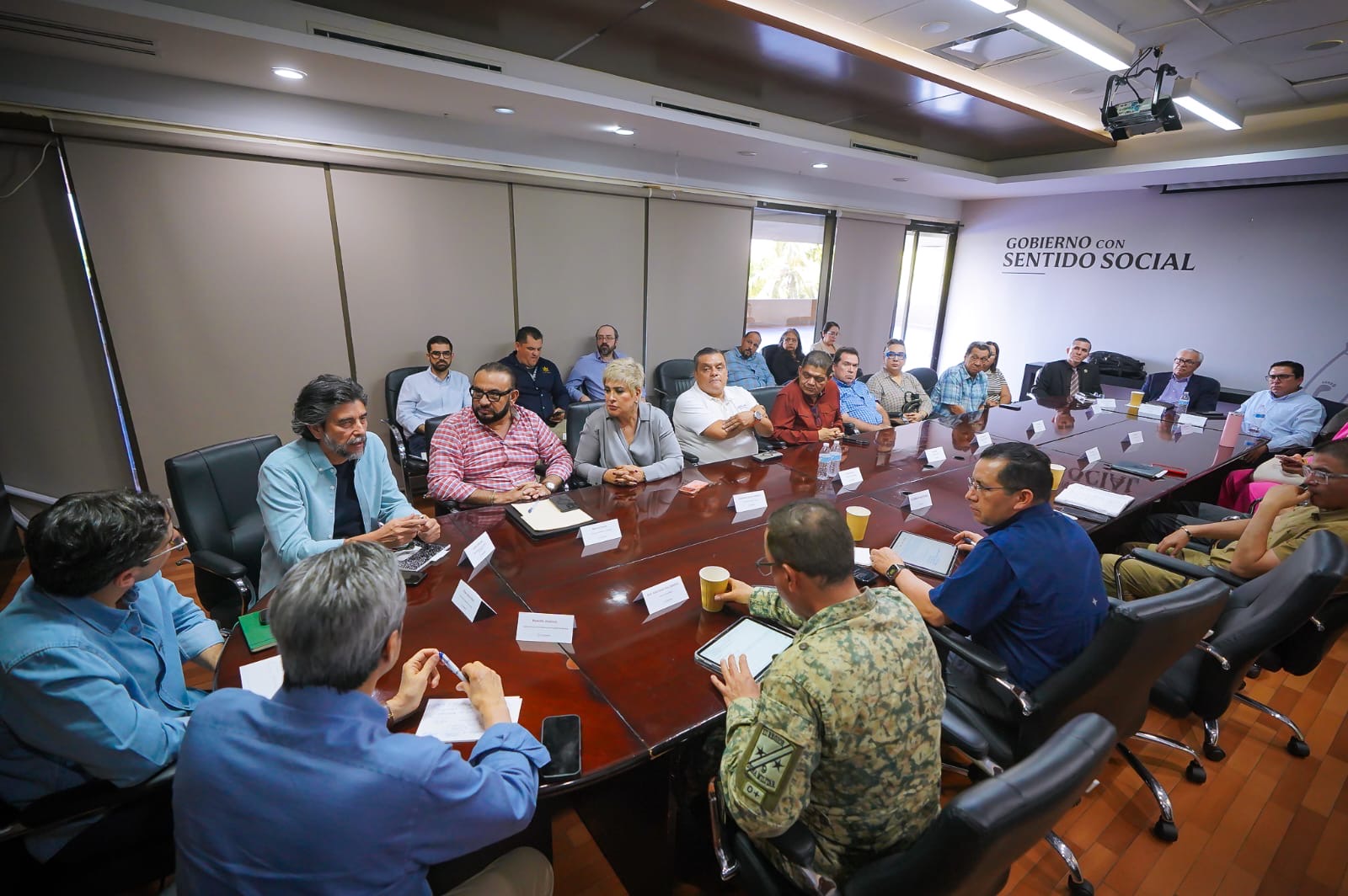 Gobierno del Estado se reúne con empresarios y universidades para revivir vida nocturna en Culiacán