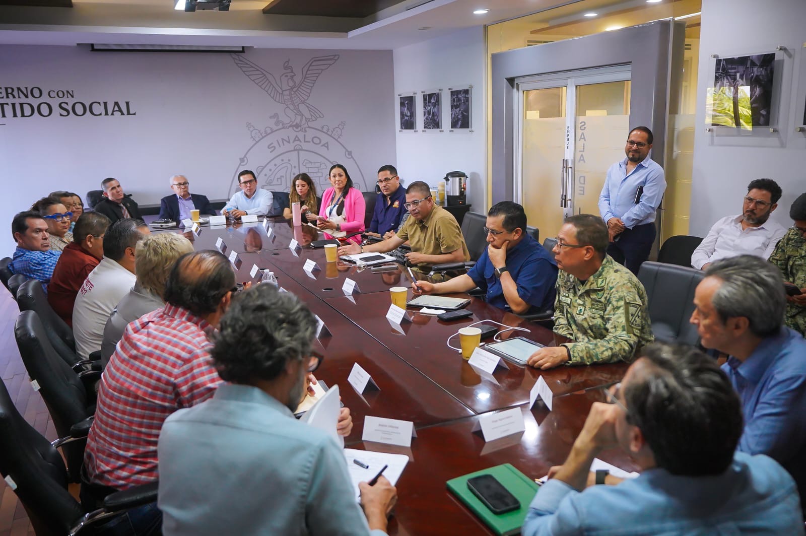 Gobierno del Estado se reúne con empresarios y universidades para revivir vida nocturna en Culiacán