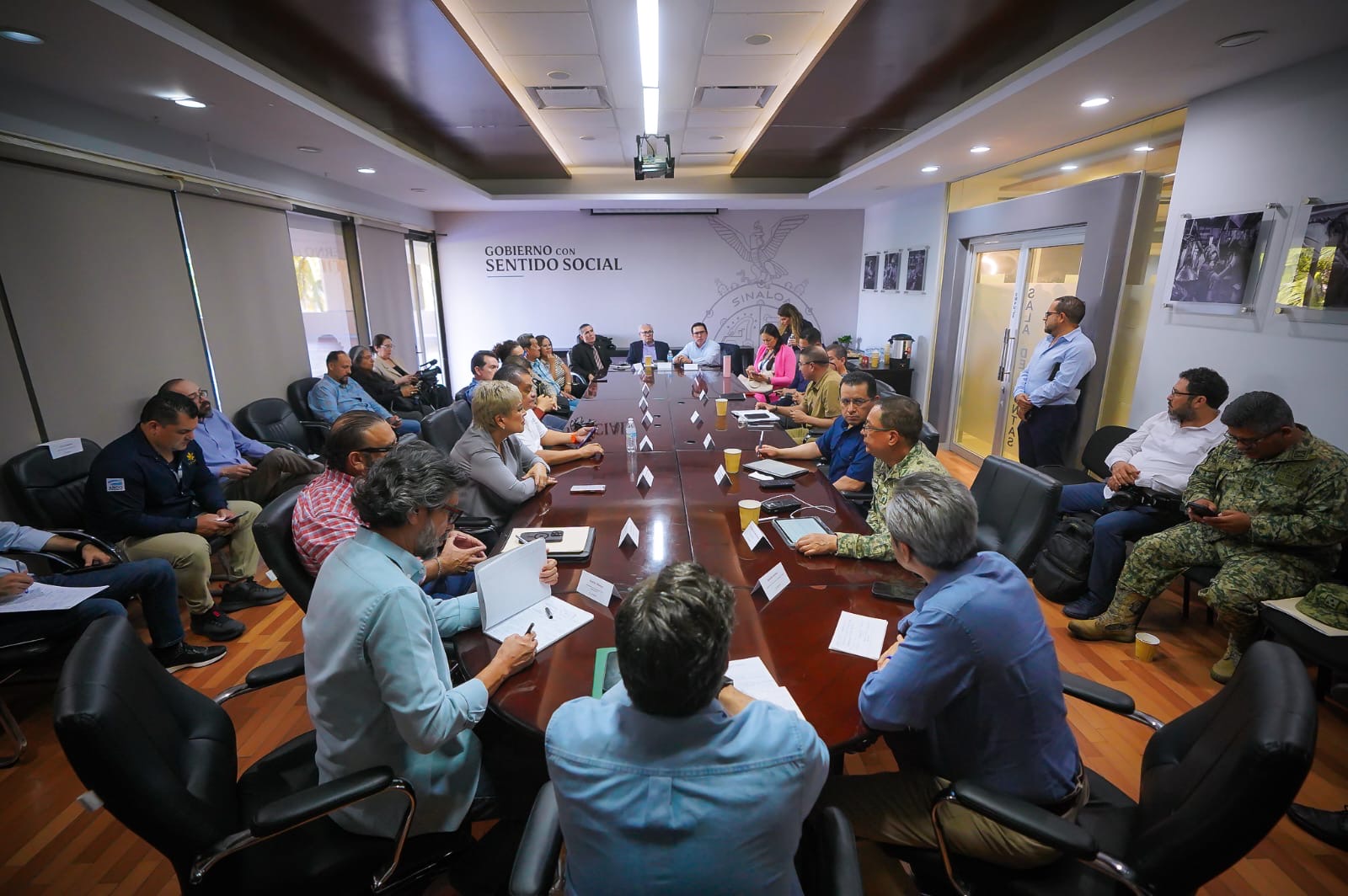 Gobierno del Estado se reúne con empresarios y universidades para revivir vida nocturna en Culiacán