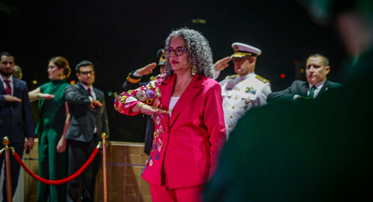 Graciela Domínguez hace historia como la primera mujer en encabezar el Grito de Independencia en Sinaloa