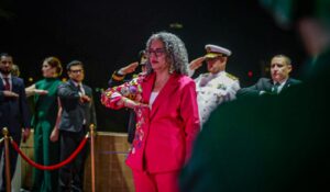 Graciela Domínguez hace historia como la primera mujer en encabezar el Grito de Independencia en Sinaloa