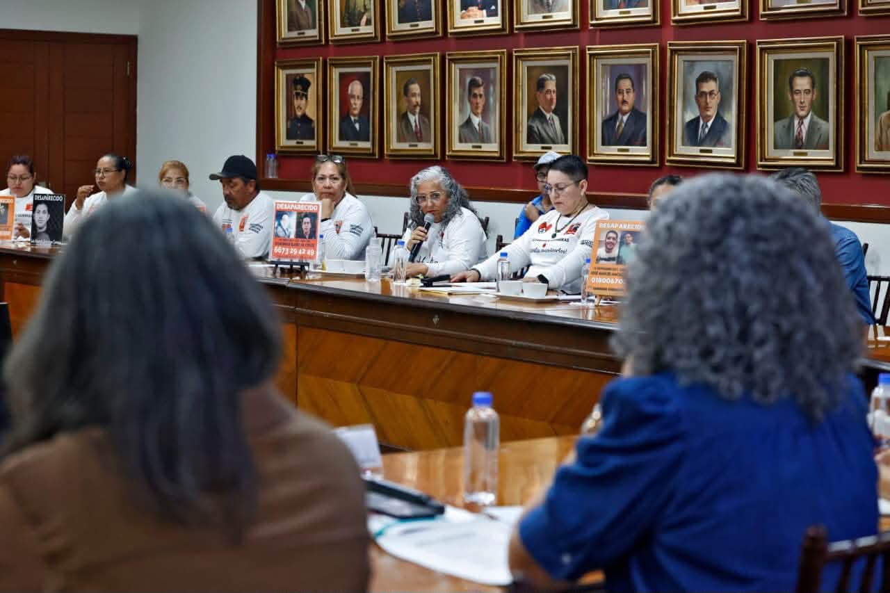 Graciela Domínguez se reúne con colectivo Sabuesos Guerreras AC