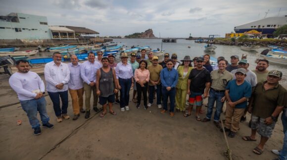 Pescadores de Playa Sur en Mazatlán, Sinaloa, ponen sobre la mesa planta para vender sus productos sin intermediarios