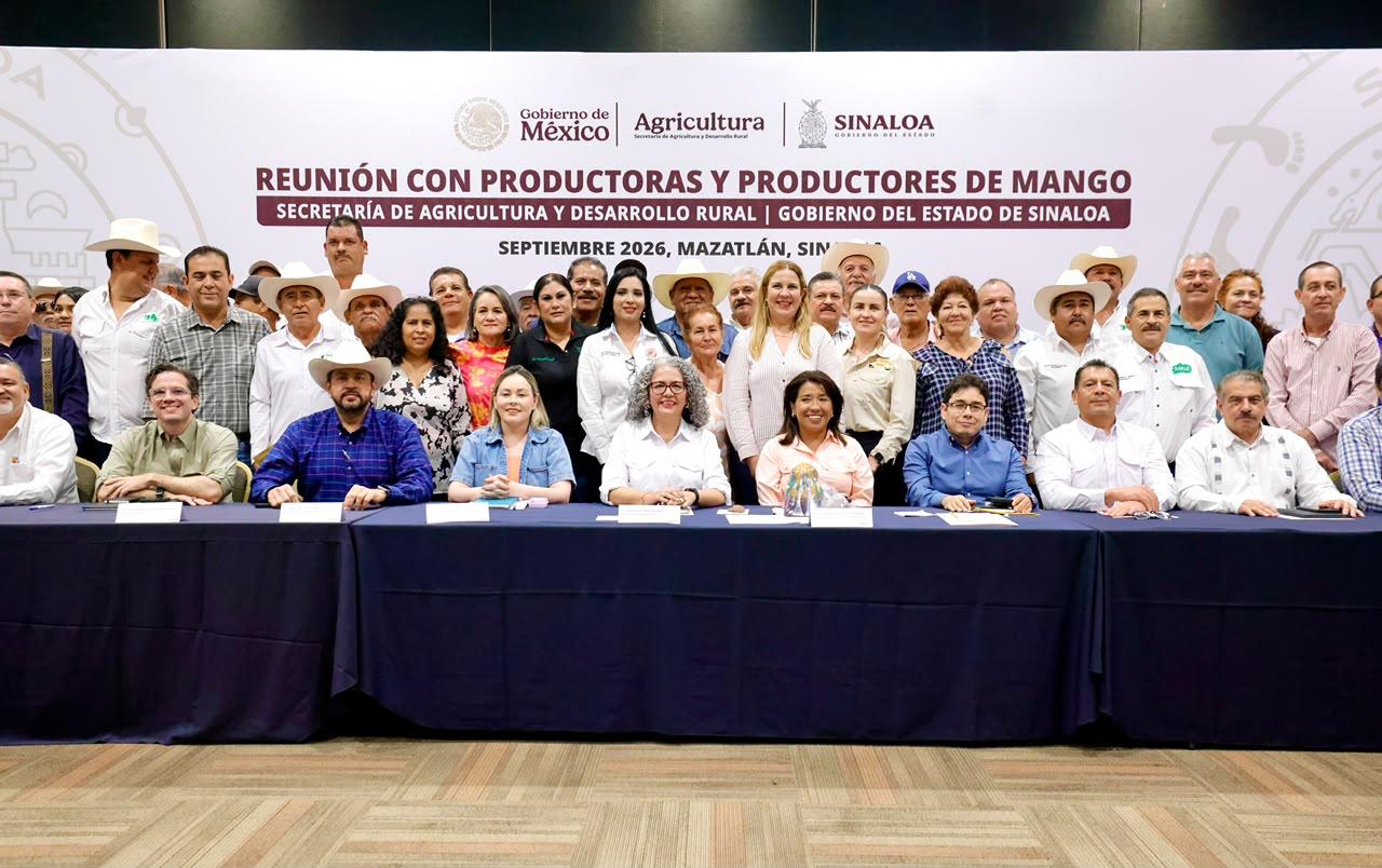 Graciela Domínguez y Columba López se reúne con productores de mango del sur de Sinaloa