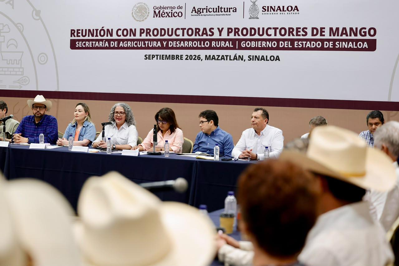 Graciela Domínguez y Columba López se reúne con productores de mango del sur de Sinaloa