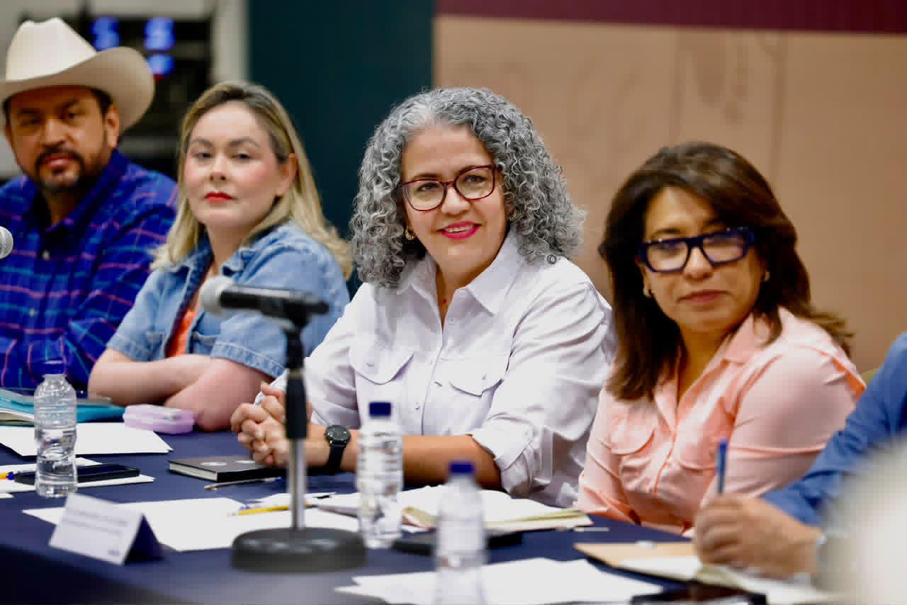 Graciela Domínguez y Columba López se reúne con productores de mango del sur de Sinaloa
