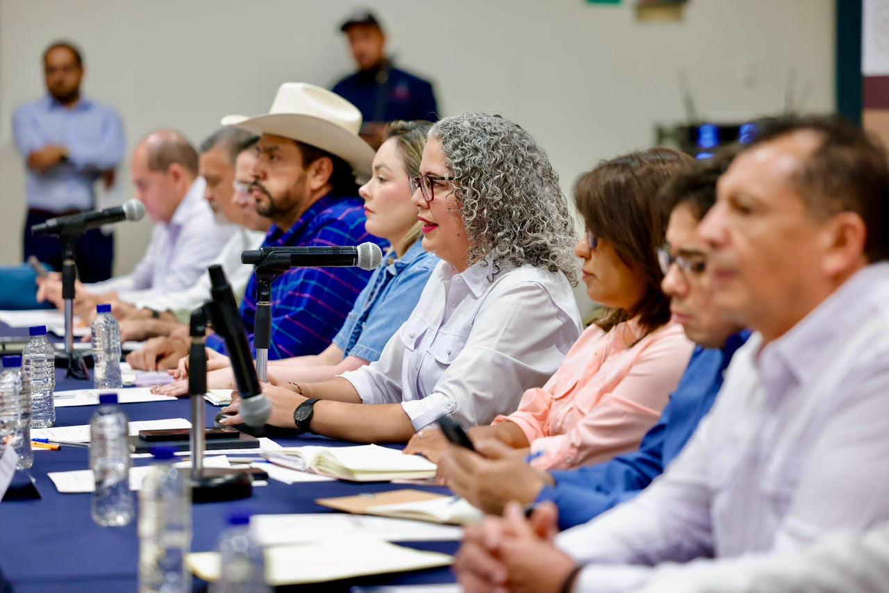 Graciela Domínguez y Columba López se reúne con productores de mango del sur de Sinaloa