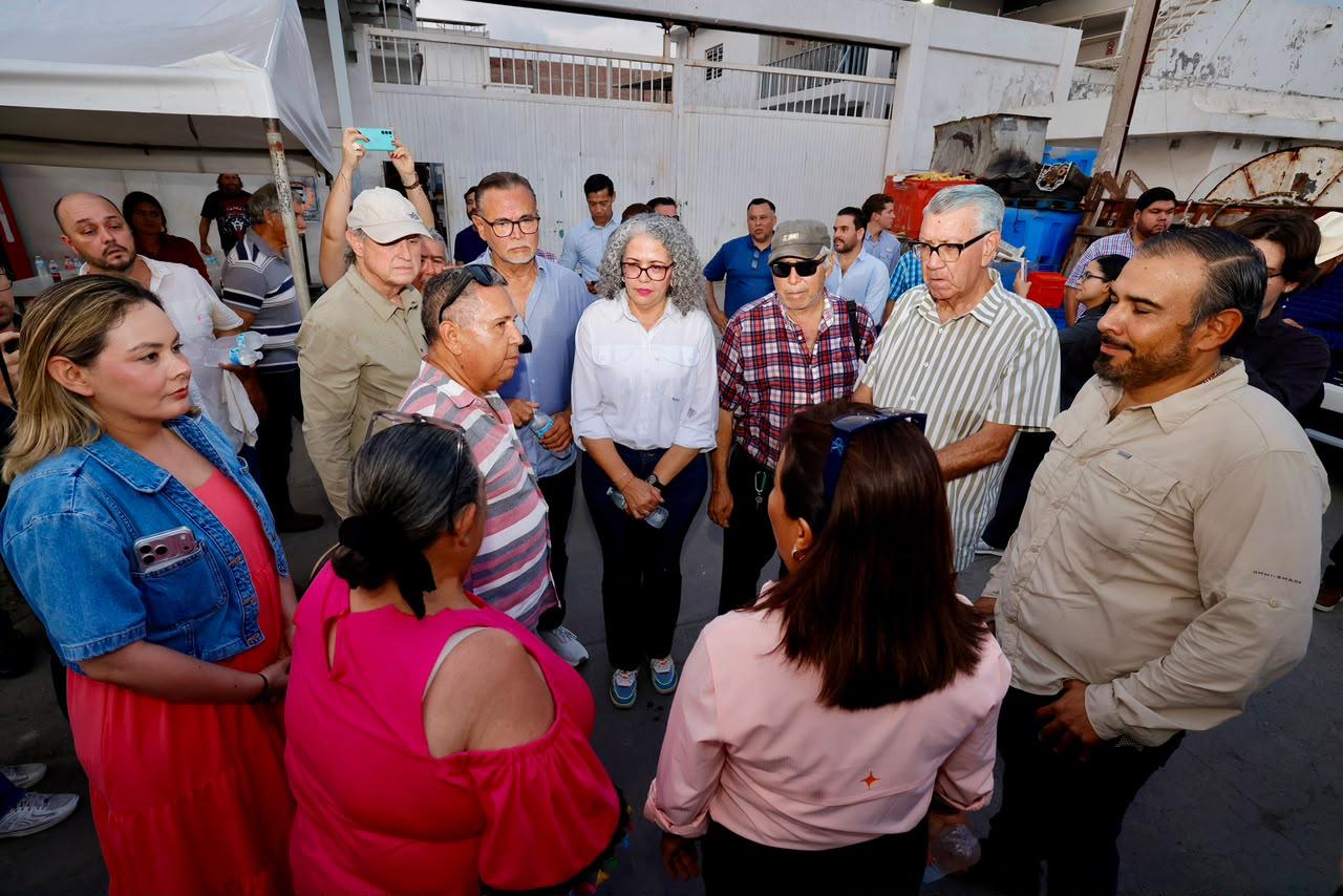 Graciela Domínguez y Columba López sostienen encuentro con pescadores y armadores en Parque Bonfil, en Mazatlán