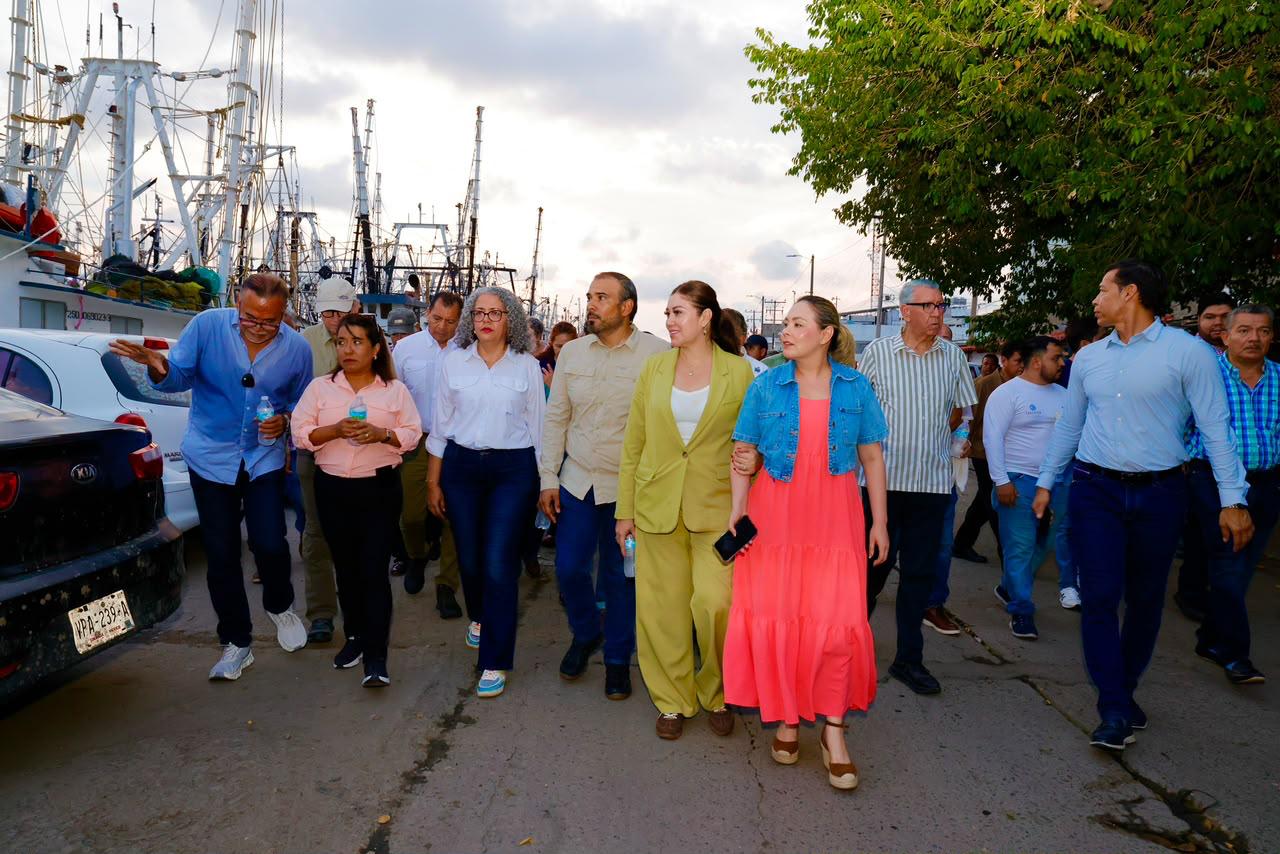 Graciela Domínguez y Columba López sostienen encuentro con pescadores y armadores en Parque Bonfil, en Mazatlán