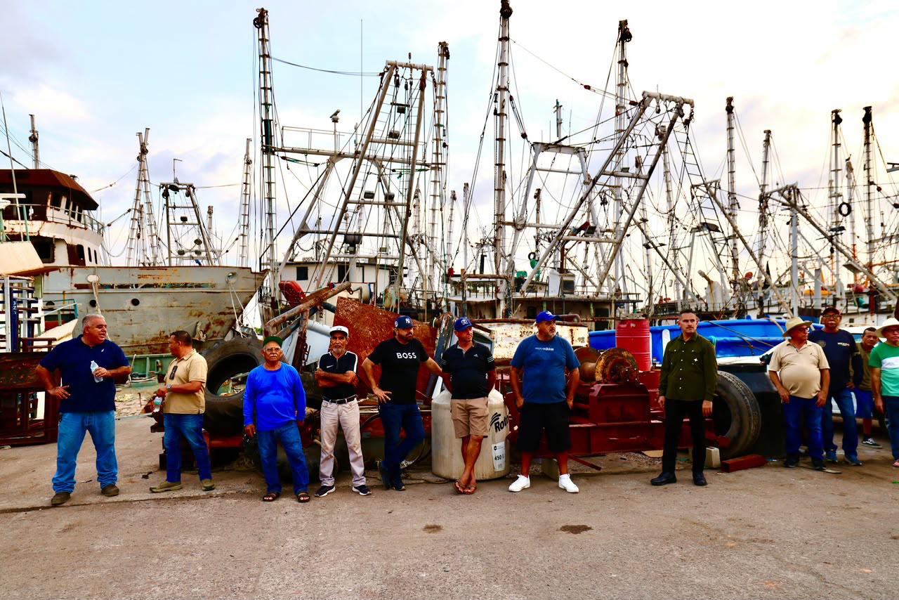 Graciela Domínguez y Columba López sostienen encuentro con pescadores y armadores en Parque Bonfil, en Mazatlán