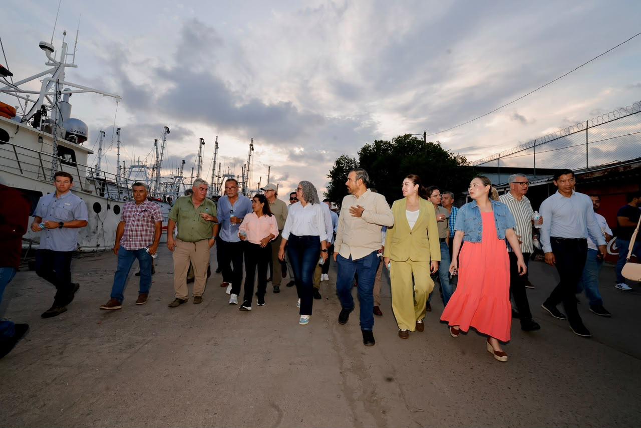 Graciela Domínguez y Columba López sostienen encuentro con pescadores y armadores en Parque Bonfil, en Mazatlán