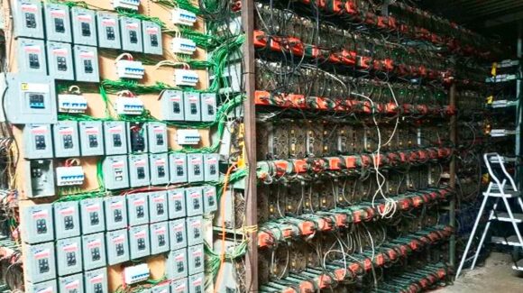 Autoridades encuentran y desactivan ‘granja’ de criptomonedas en Puebla; investigación posible lavado de dinero