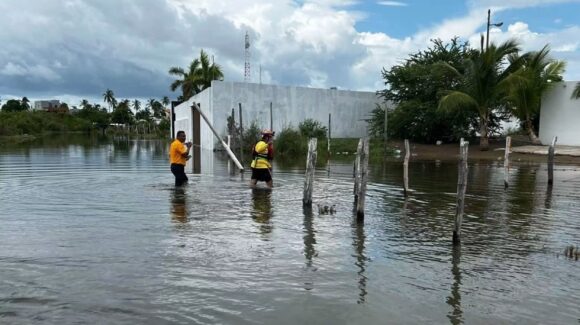 Habilitan refugio temporal en Altata y realizan traslados preventivos por incremento de la marea: PC