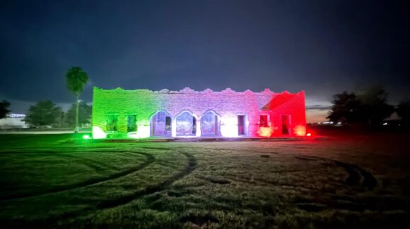 ¿Ya la viste? La hacienda de la AARSP, en Guasave, se ilumina con los colores patrios