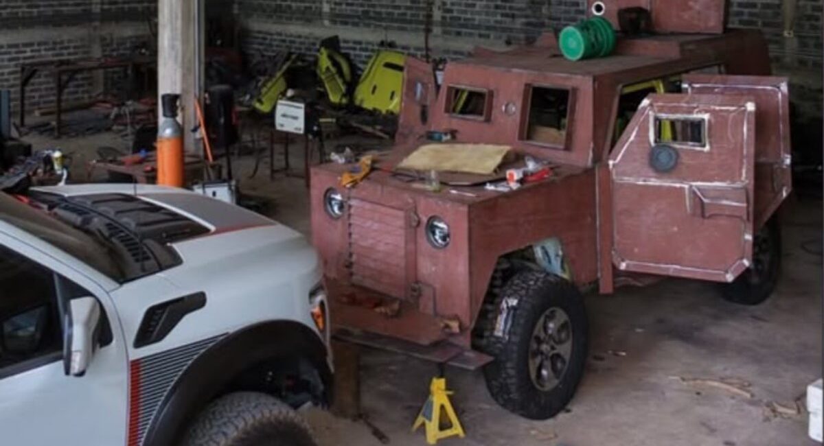 Hallan ‘monstruo’ y otros vehículos blindados en taller para modificar carros de la delincuencia organizada, en Guasave, Sinaloa