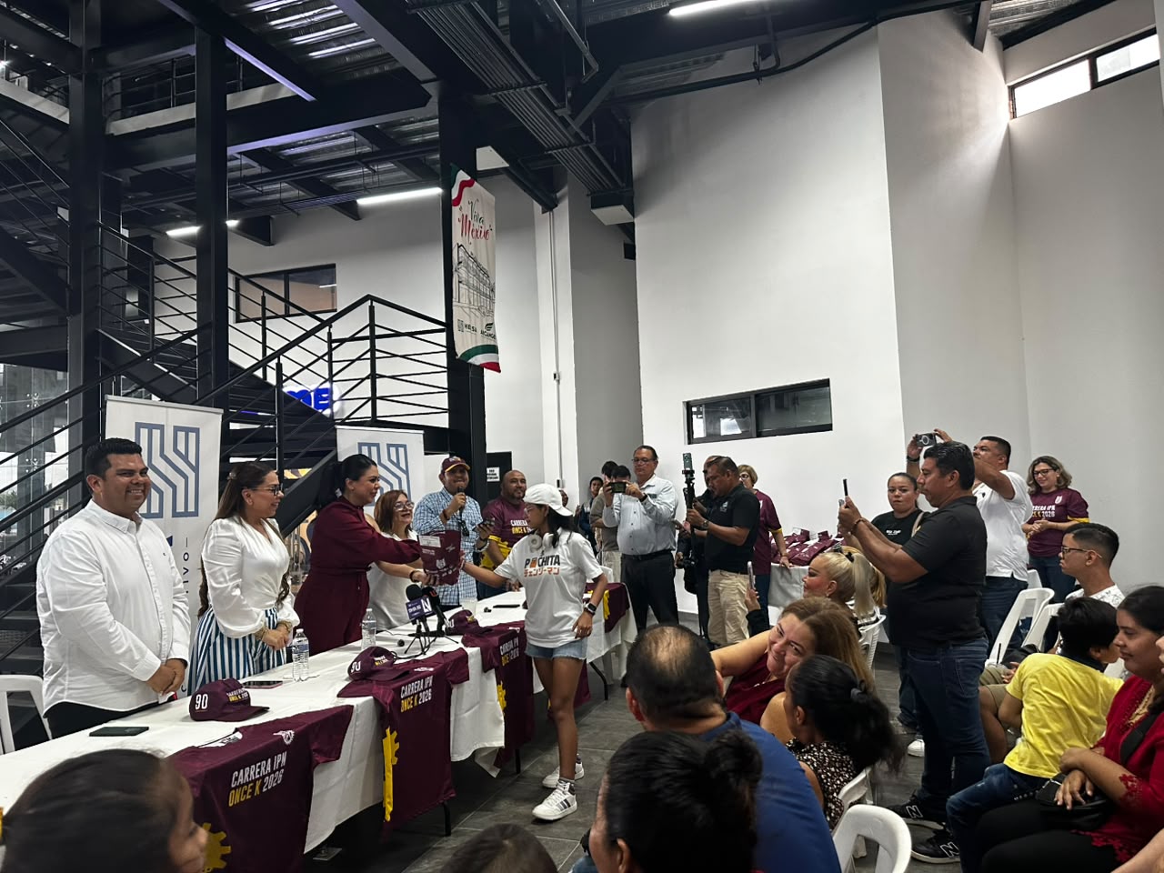 Hersa Corporativo entrega kits a niños y niñas con discapacidad que participarán en Carrera IPN en Mazatlán