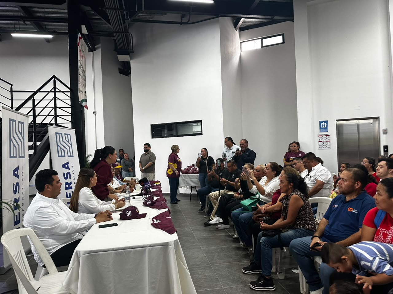 Hersa Corporativo entrega kits a niños y niñas con discapacidad que participarán en Carrera IPN en Mazatlán
