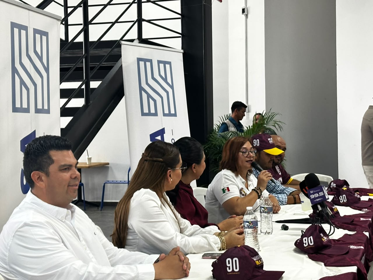 Hersa Corporativo entrega kits a niños y niñas con discapacidad que participarán en Carrera IPN en Mazatlán