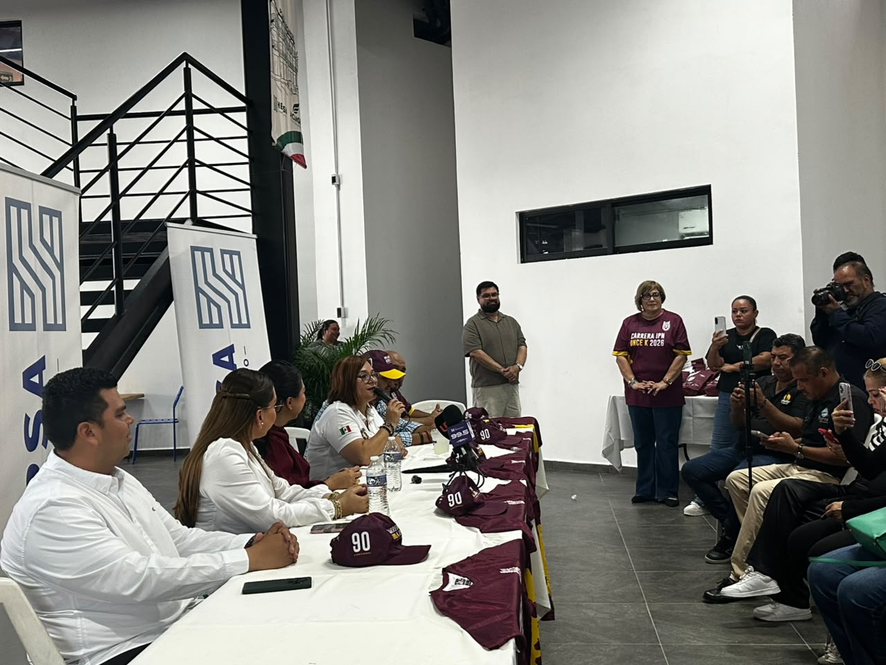 Hersa Corporativo entrega kits a niños y niñas con discapacidad que participarán en Carrera IPN en Mazatlán
