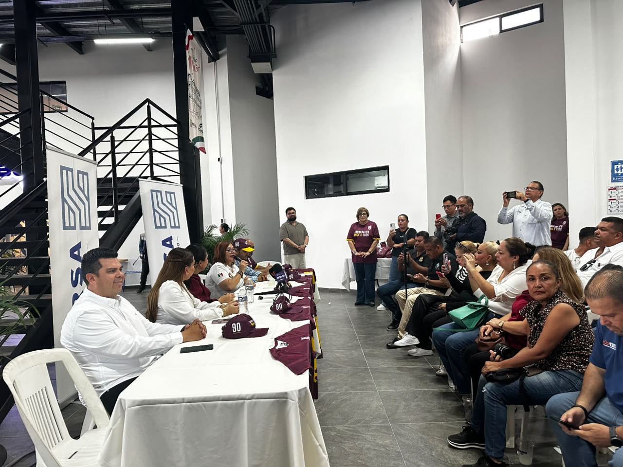 Hersa Corporativo entrega kits a niños y niñas con discapacidad que participarán en Carrera IPN en Mazatlán