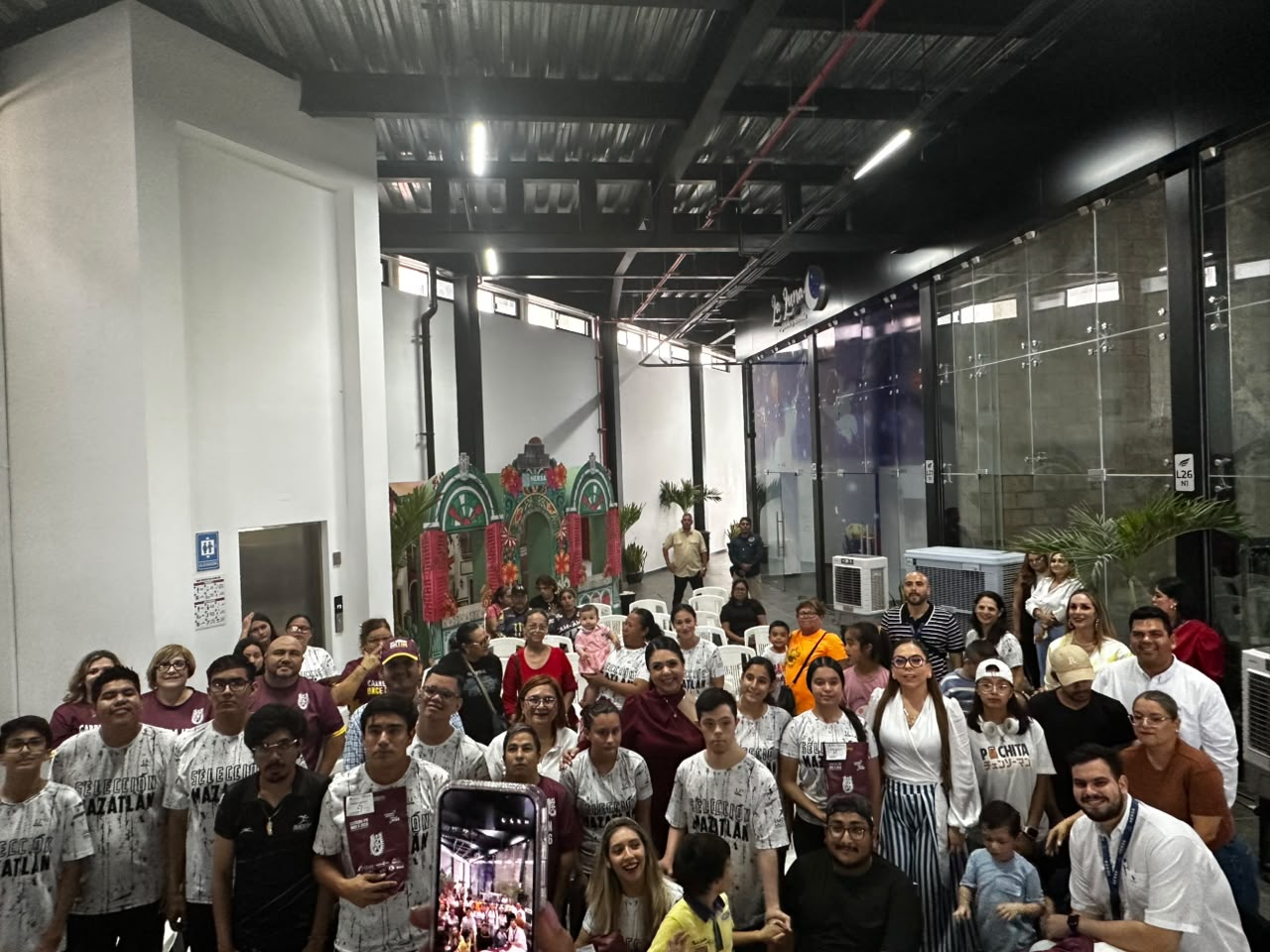 Hersa Corporativo entrega kits a niños y niñas con discapacidad que participarán en Carrera IPN en Mazatlán