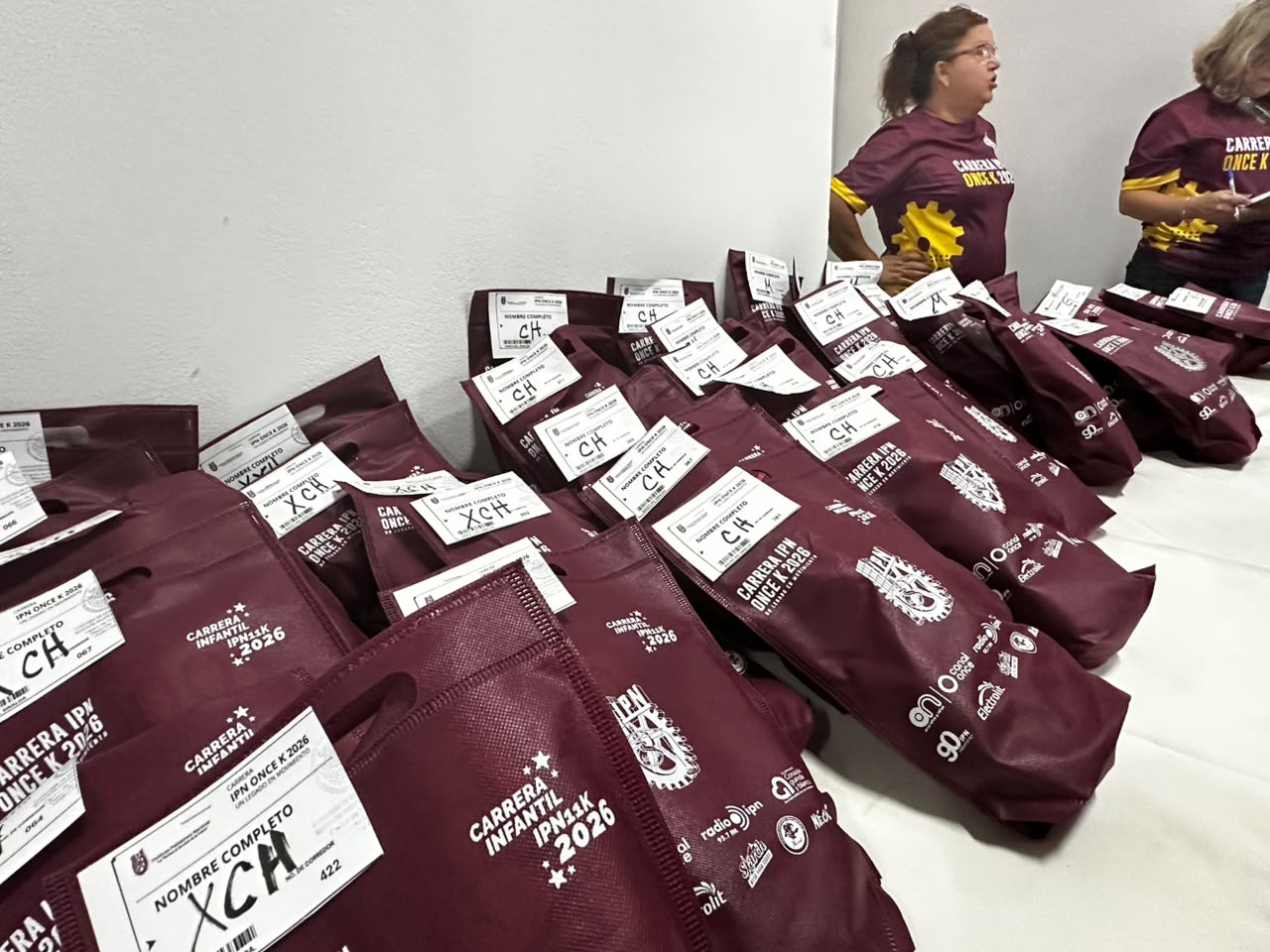 Hersa Corporativo entrega kits a niños y niñas con discapacidad que participarán en Carrera IPN en Mazatlán