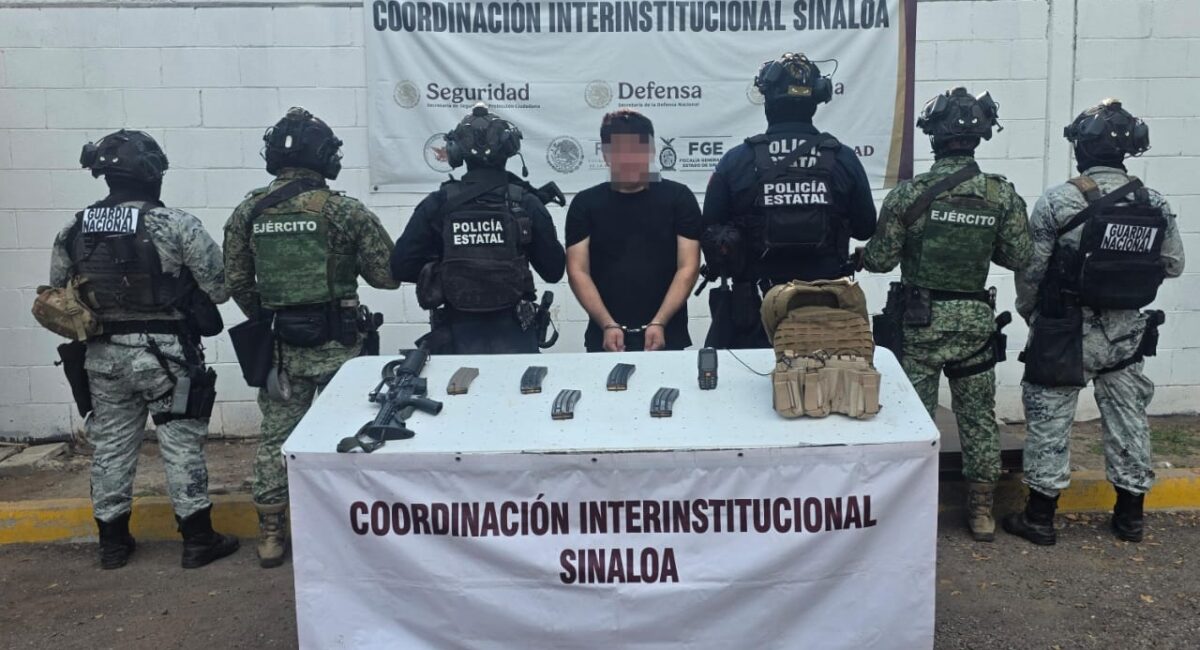 Detienen a hombre con un AR-15 y otros objetos del delito tras agresión a autoridades al sur de Culiacán, Sinaloa