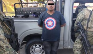Marina detiene a motociclista con presunta droga y asegura vehículo robado en El Roble, Mazatlán, Sinaloa