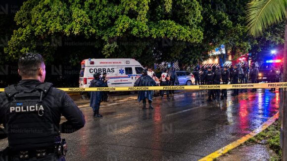 Hombre resulta herido por arma de fuego tras ser atacado en su vehículo en Mazatlán, Sinaloa