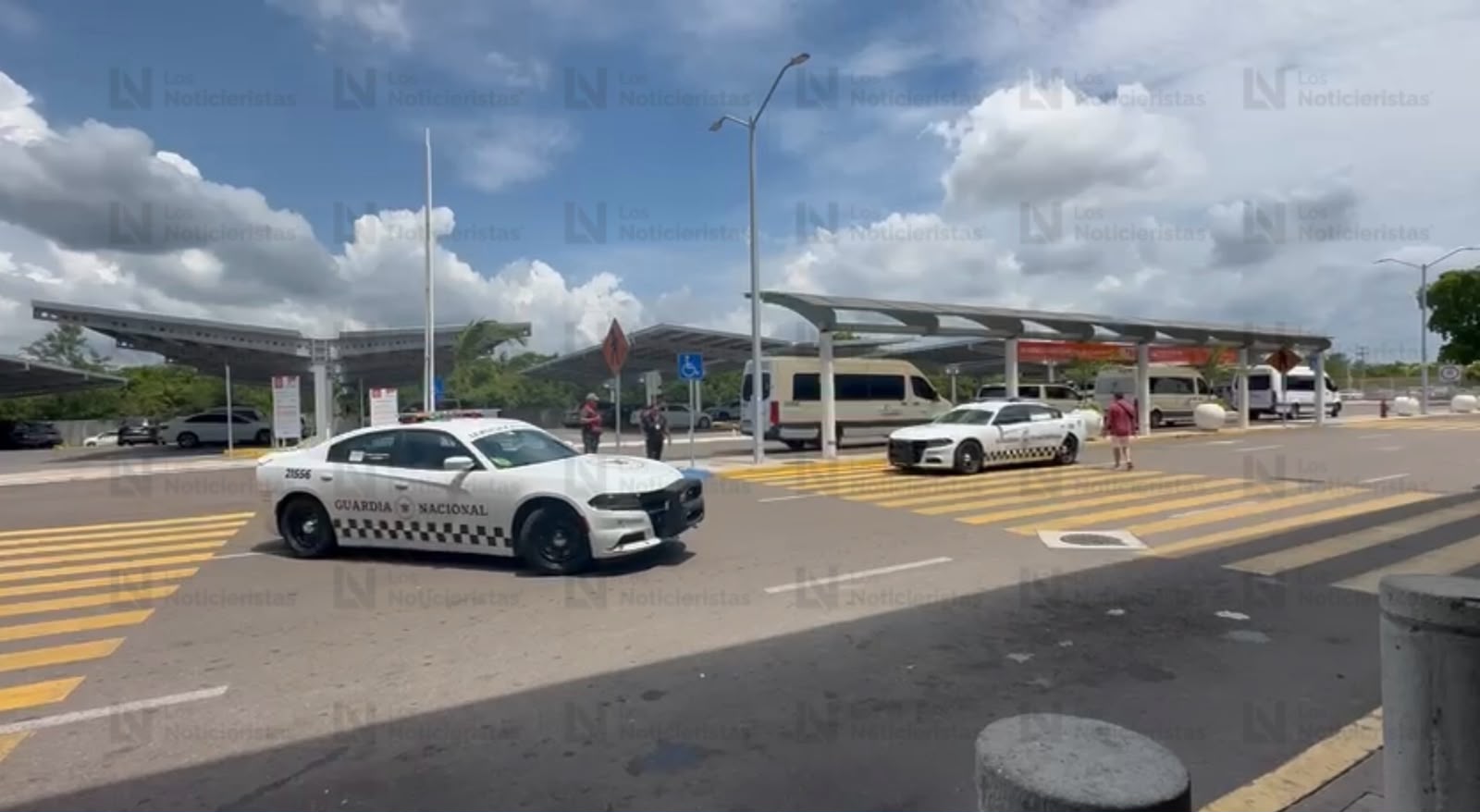 Hombre herido de bala llega al Aeropuerto de Mazatlán